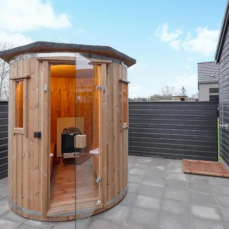 בית נופש In With Sauna *