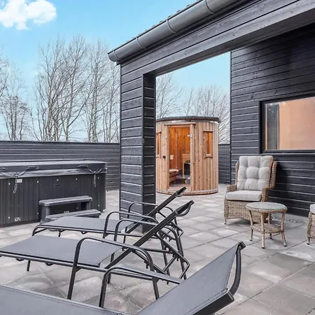 בית נופש In With Sauna *